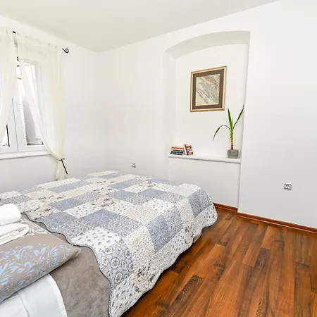 Aldora Apartment *