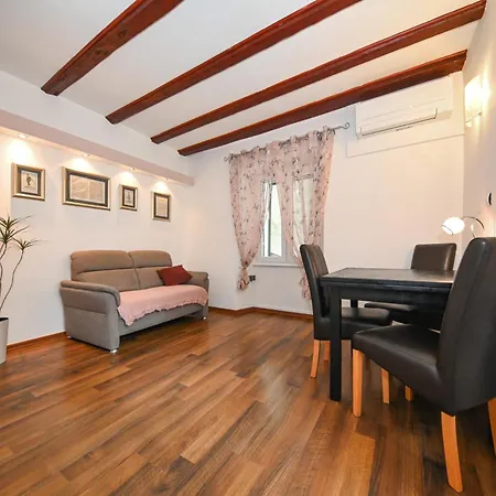 Aldora Apartment *