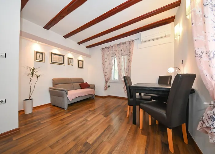 Aldora Apartament *